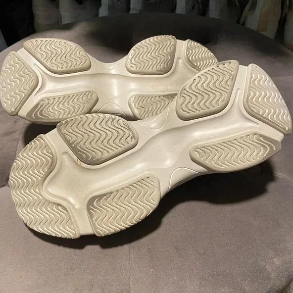 Tan lightweight tennis shoes, size 6.5 - Picture 8 of 8